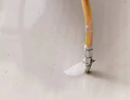 镇海瓷砖空鼓维修公司专业解答在瓷砖铺贴过程中，如果使用的砂料过粗（如全部使用了粗砂），可能会导致以下问题